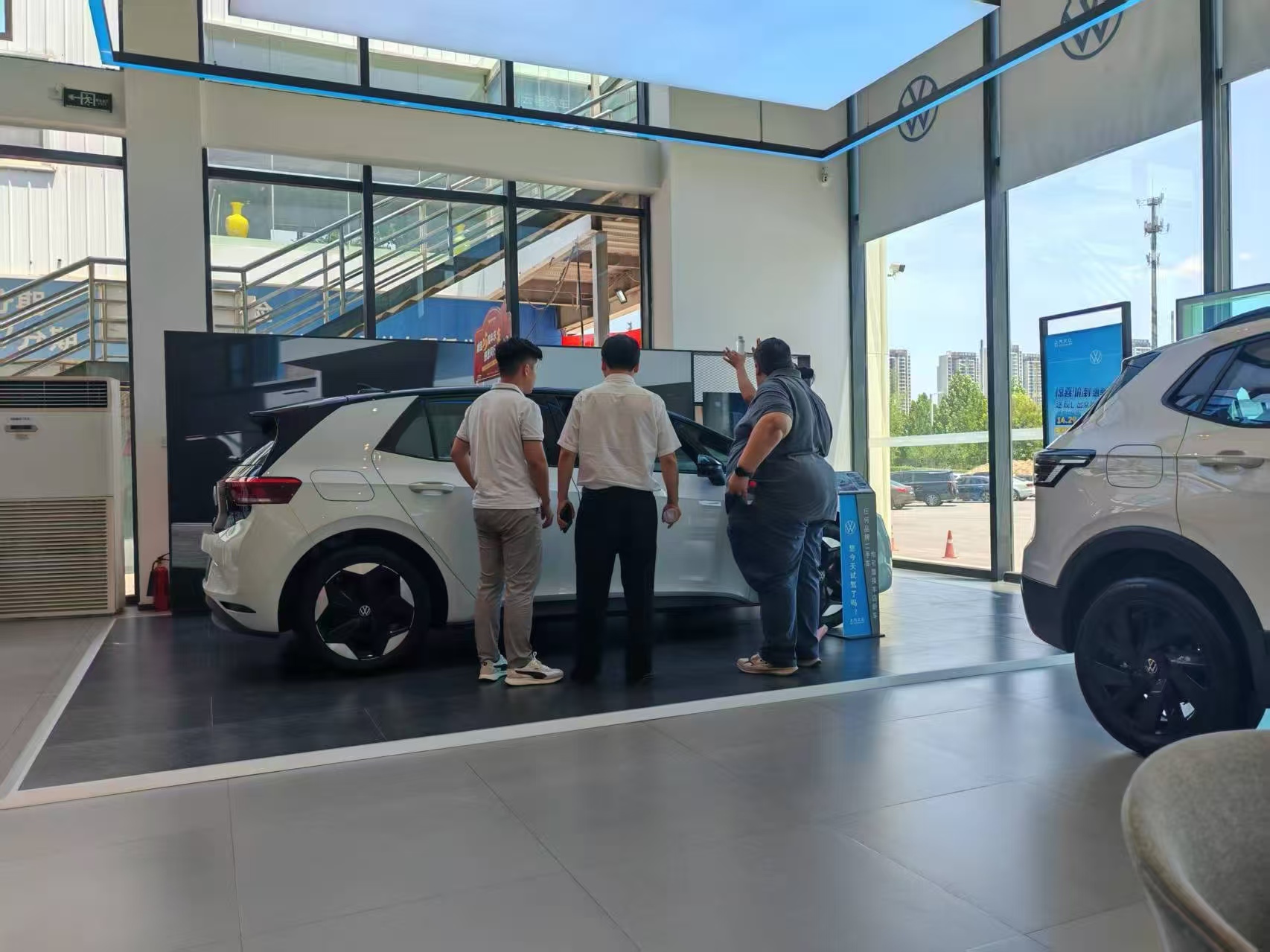 Meeting Customers - Wanhui2